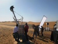 Équipe de télévision en action dans le désert du Sahara